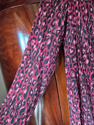 Vestido estampado leopardo rosa y negro