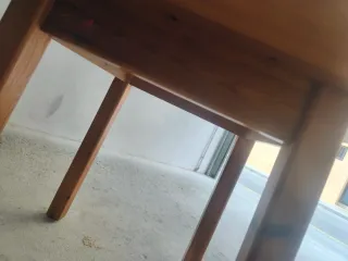 Mesa redonda de madera