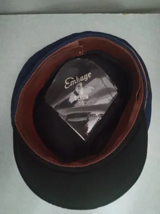 Gorra alemana con insignia