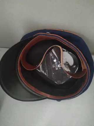 Gorra alemana con insignia