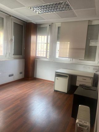 Oficina en alquiler en Sector Sur  - La Palmera - Reina Mercedes en Sevilla