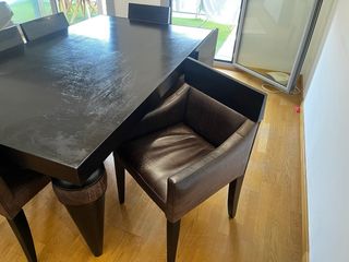 Mesa comedor madera y cuero