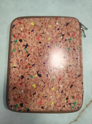 Funda para tablet con diseño de corcho