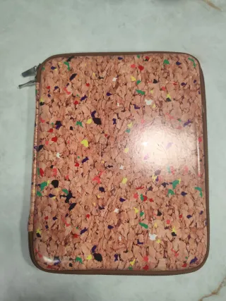 Funda para tablet con diseño de corcho