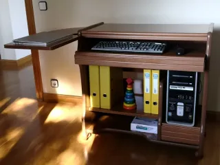 Escritorio multifuncional con ruedas