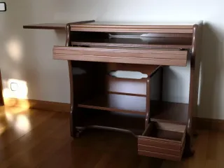 Escritorio multifuncional con ruedas