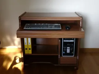 Escritorio multifuncional con ruedas