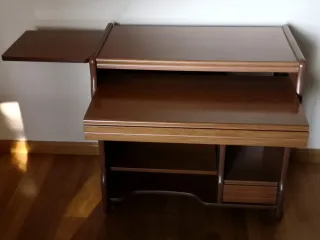 Escritorio multifuncional con ruedas