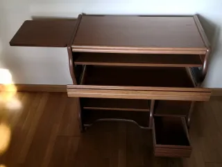 Escritorio multifuncional con ruedas