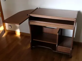 Escritorio multifuncional con ruedas