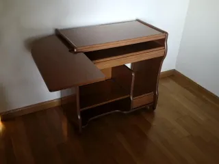 Escritorio multifuncional con ruedas