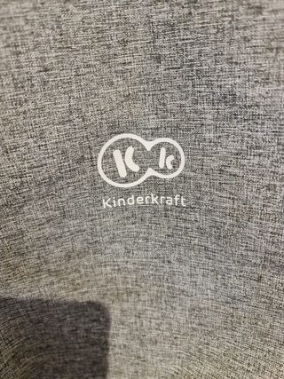 Triciclo gris con capota