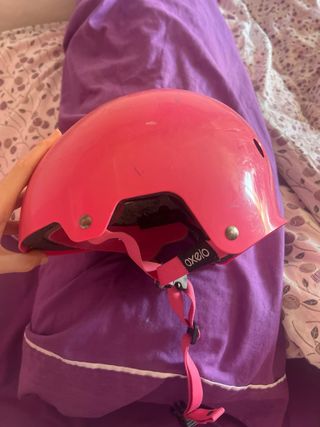 Casco rosa para patinar