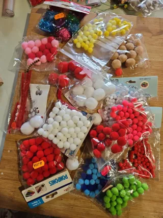 Lote Manualidades Pompones, Plumas, Limpiapipas