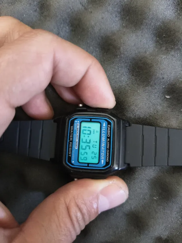 Casio Illuminator F-105