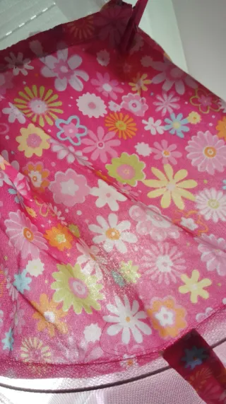 Mosquitera infantil rosa con estampado floral