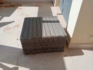 Mesa de jardín mimbre y madera