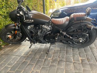 Moto Indian Scout Negra y Marrón año 2018