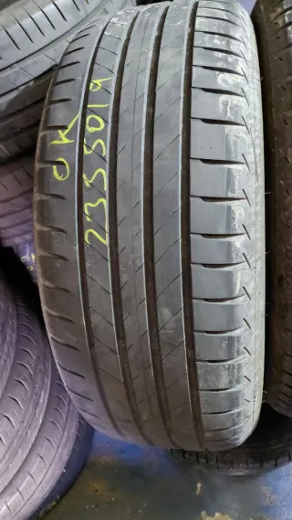 Neumático 235/50/19