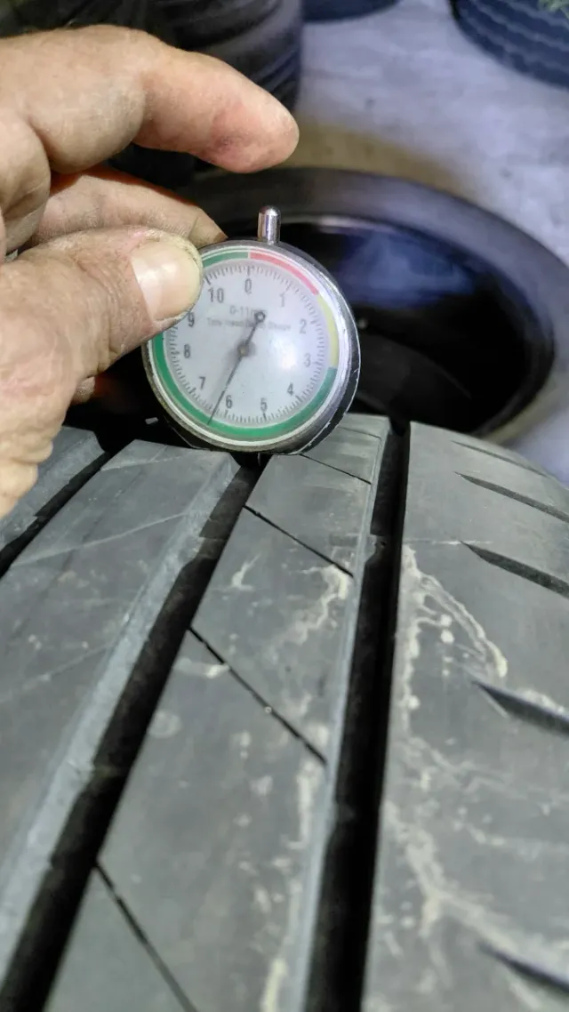 Neumático 235/50/19