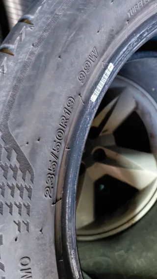 Neumático 235/50/19