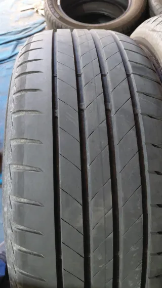 Neumático 235/50/19