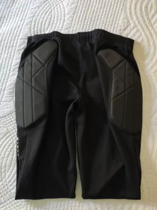 Pantalón de fútbol sala con protecciones