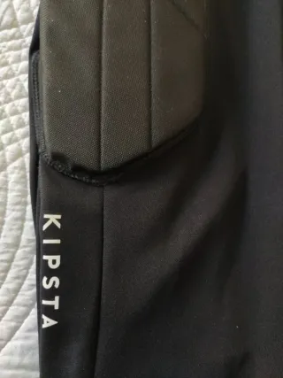 Pantalón de fútbol sala con protecciones