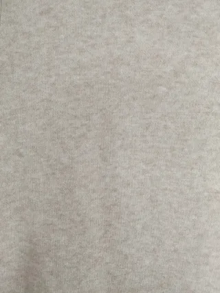 Vestido de punto beige cuello alto