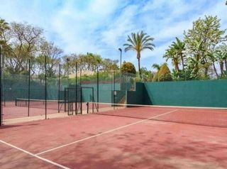 Ático en venta en Nueva Andalucía centro en Marbella