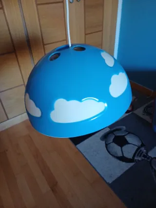 Lámpara infantil IKEA nubes