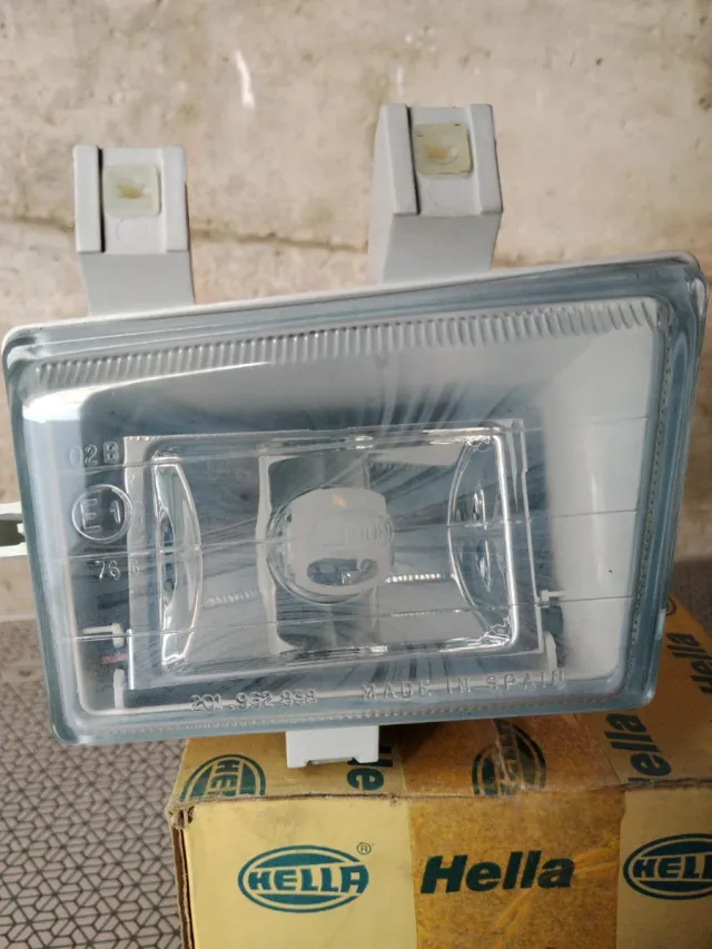 Faro Antiniebla Derecho Hella VW Polo