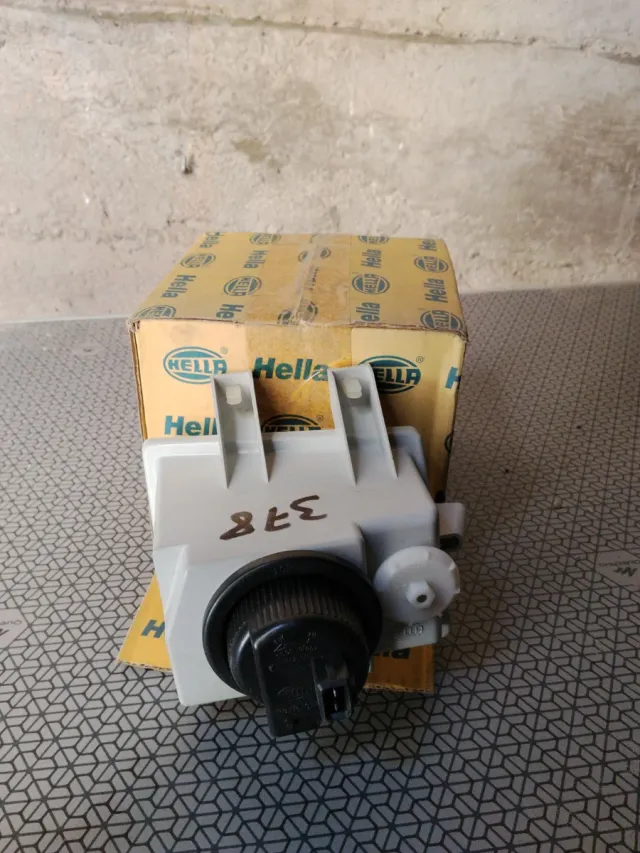 Faro Antiniebla Derecho Hella VW Polo