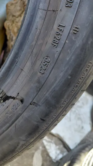 Neumáticos 235/50/19