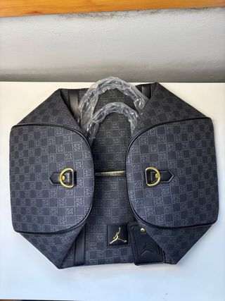 Bolsa de viaje Jordan Monogram Negra y Dorada
