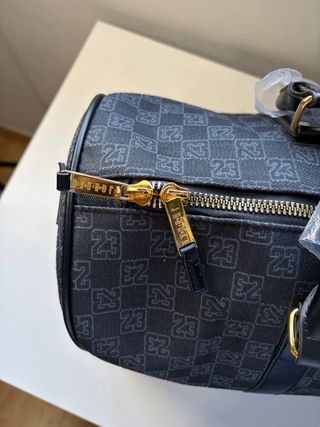 Bolsa de viaje Jordan Monogram Negra y Dorada