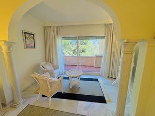 Piso en venta en Los Naranjos - Las Brisas en Marbella