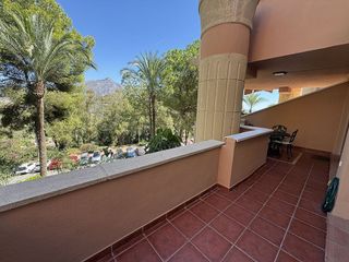 Piso en venta en Los Naranjos - Las Brisas en Marbella
