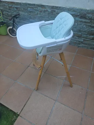 Trona infantil blanca y madera