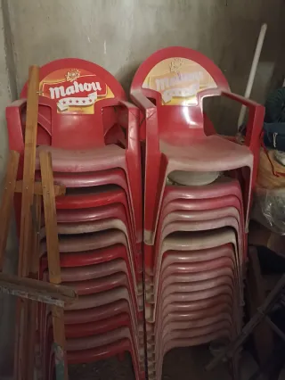 Sillas de terraza Mahou (rojas)50 unidades y 7 mes