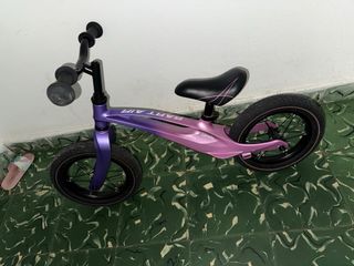 Bicicleta de equilibrio infantil urge vender