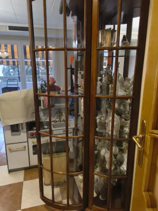 Vitrina Clásica Madera y Cristal