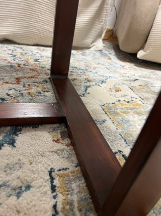 Mesa de centro de madera oscura