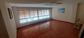 ¡OCASION!ENTREPLANTA Y BAJO EN C/DOCTOR VILLALOBOS