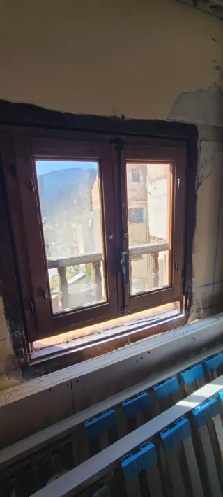 Ventana doble de madera
