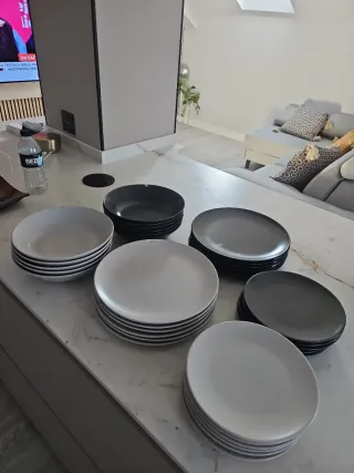 Vajilla Ikea Porcelana Negra y Gris