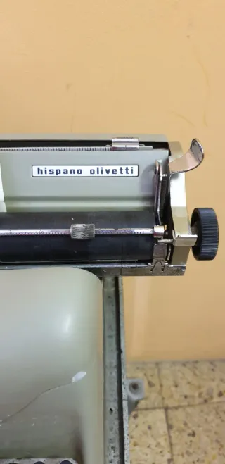 MÁQUINA DE ESCRIBIR HISPANO OLIVETTI