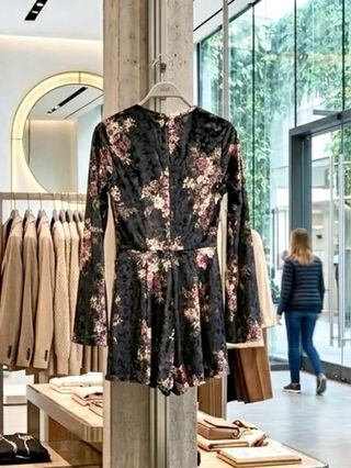 Mono terciopelo flores Pull&Bear Talla XS