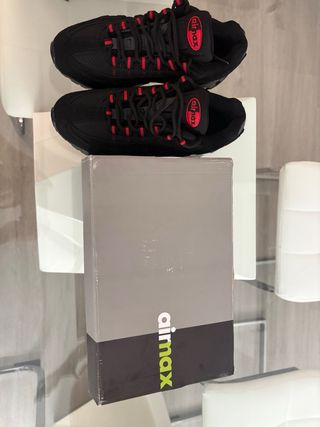 Nike Air Max 95 Negro y Rojo