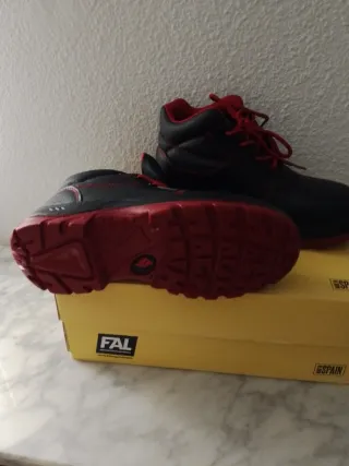 Botas de seguridad FAL negras y rojas